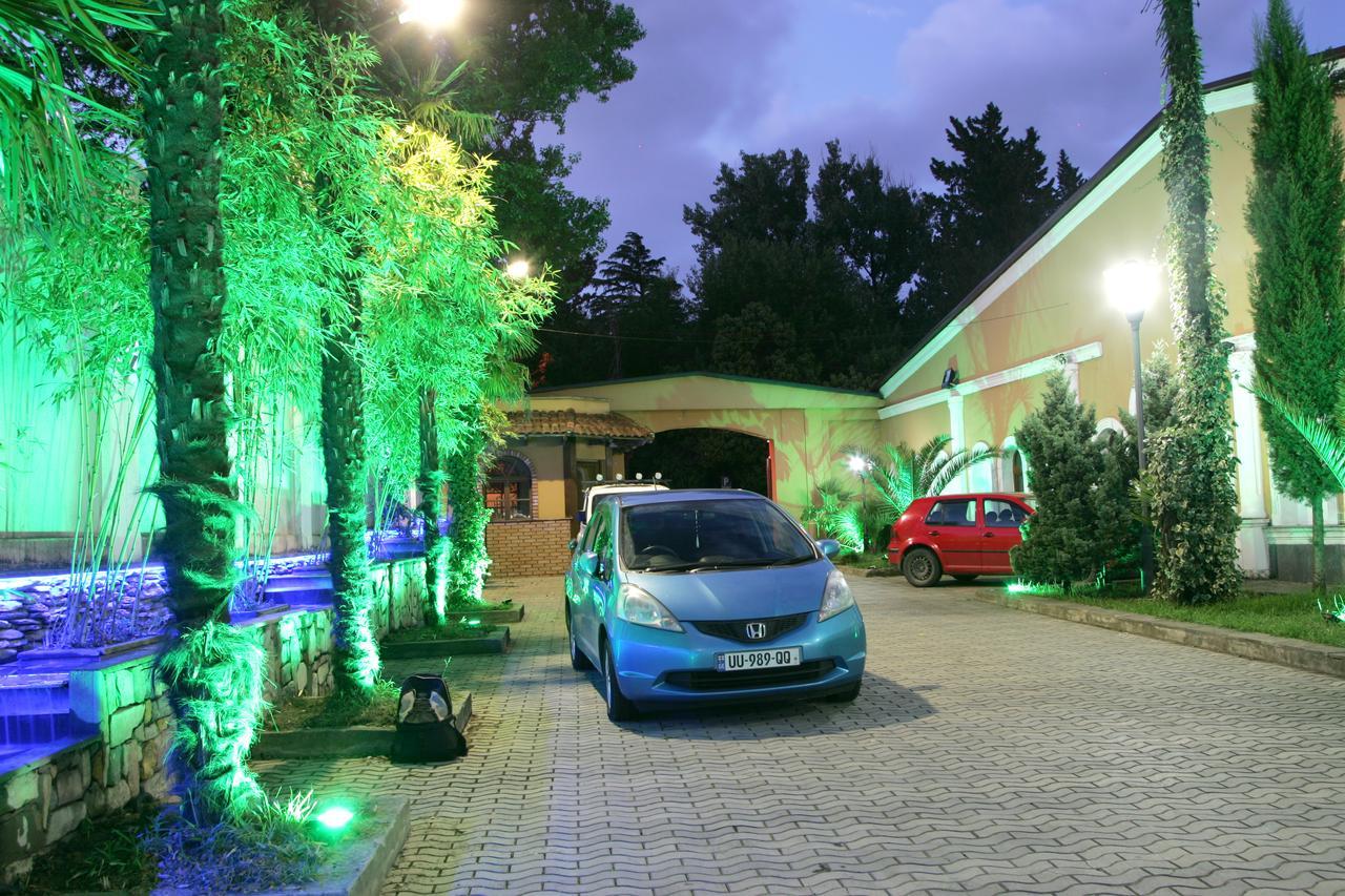 Eleon Hotel Kutaisi Exterior foto