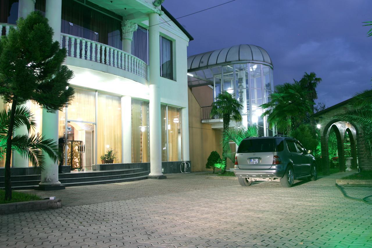 Eleon Hotel Kutaisi Exterior foto